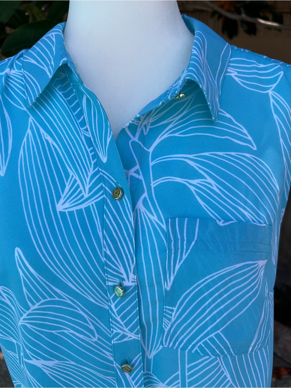 Liz Claiborne Women’s Turquoise Print Shirt with White and Gold Print Shirt - Picture 2 of 8
